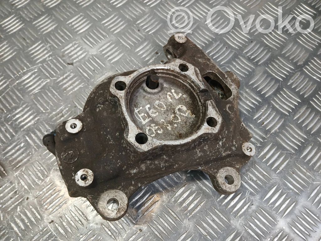 Front wheel hub spindle knuckle