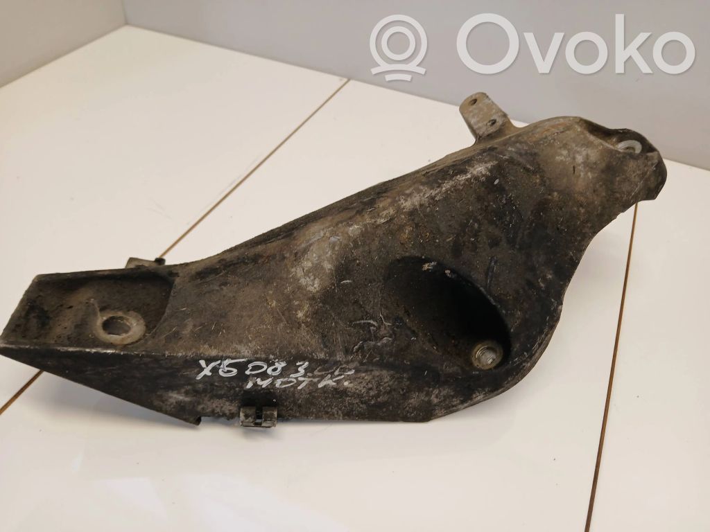 BMW X5 E70 Engine mounting bracket 