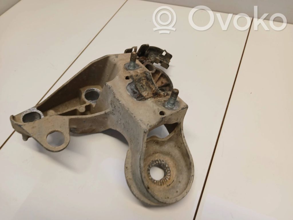 Audi A6 S6 C5 4B Engine mounting bracket 