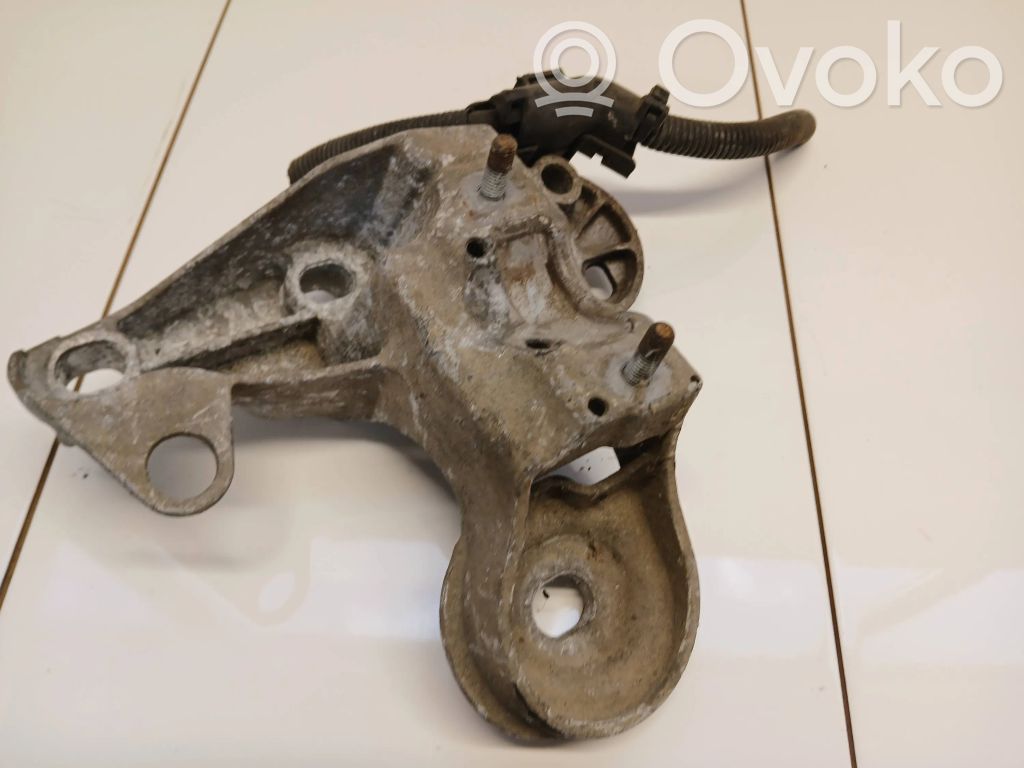Audi A4 S4 B7 8E 8H Engine mounting bracket 