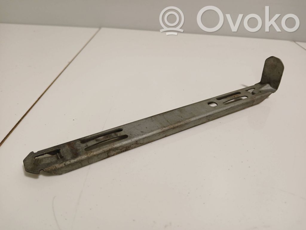 Volvo XC90 Headlight/headlamp mounting bracket 