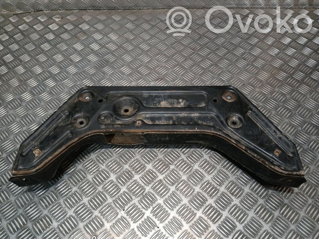 Priekinis traversas   6Q0199347E