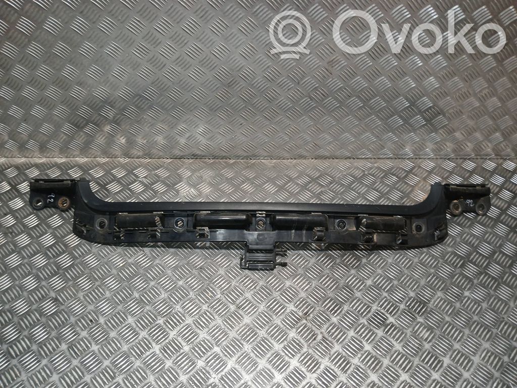 BMW 1 E81 E87 Galinis laikiklis bamperio 