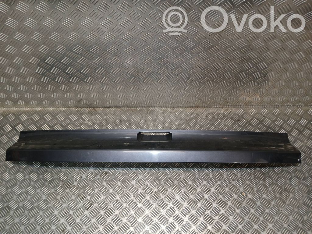 Honda CR-V Tailgate trim 