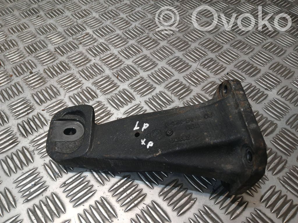 BMW X5 E53 Engine mounting bracket 