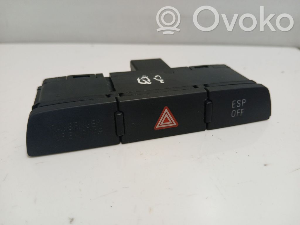 Audi Q7 4L Botón interruptor de luz de peligro 