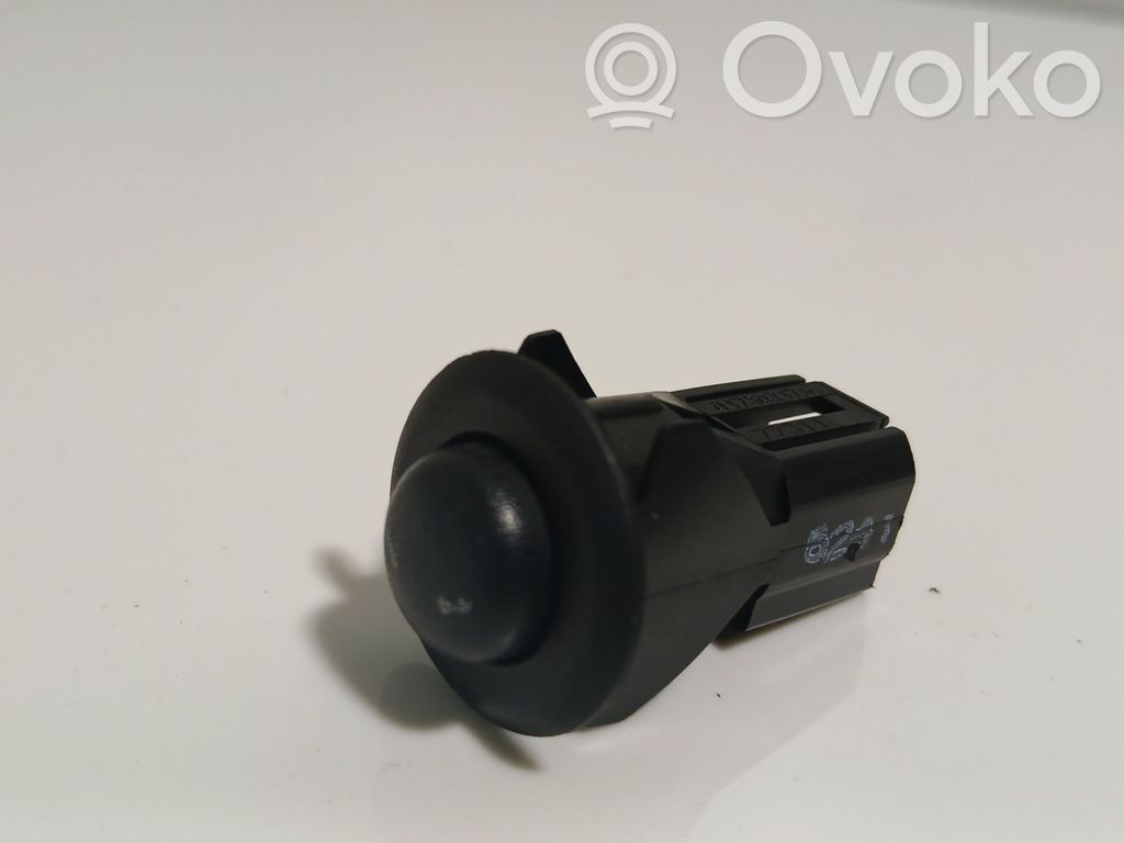 Chrysler 300 - 300C Tailgate opening switch 