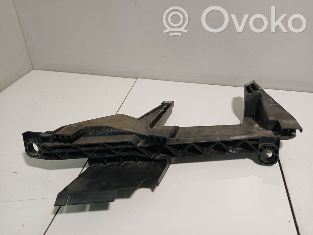 Halterung Scheinwerfer   1301073024