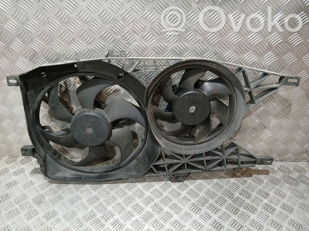 Opel Vivaro Radiator cooling fan shroud 