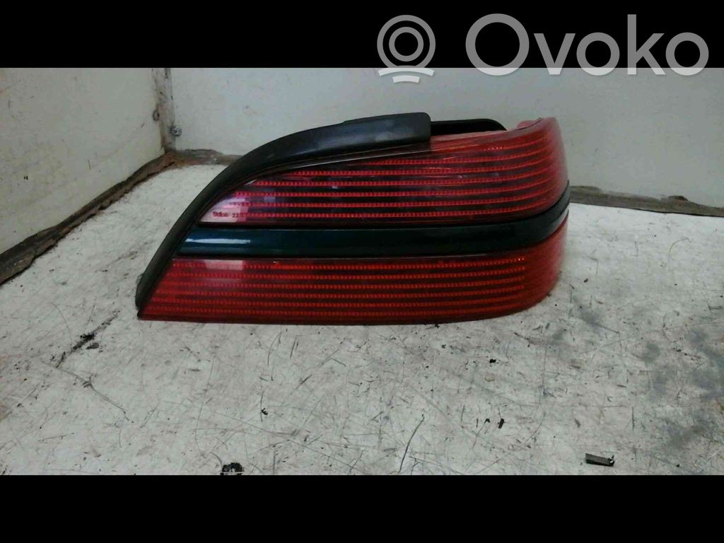 Peugeot 406 Aizmugurējais lukturis virsbūvē 