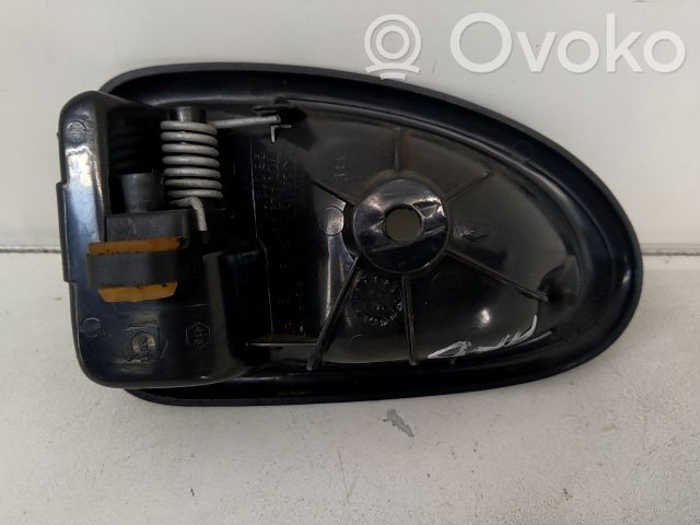 Renault Clio I Manecilla interna puerta trasera 
