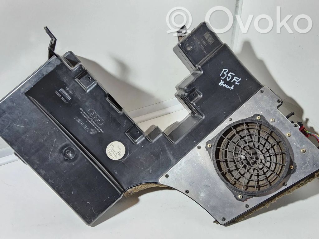 Audi A4 S4 B5 8D Altavoz subwoofer 