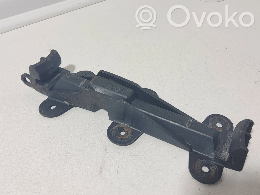 Audi A6 S6 C4 4A Galinis laikiklis bamperio 