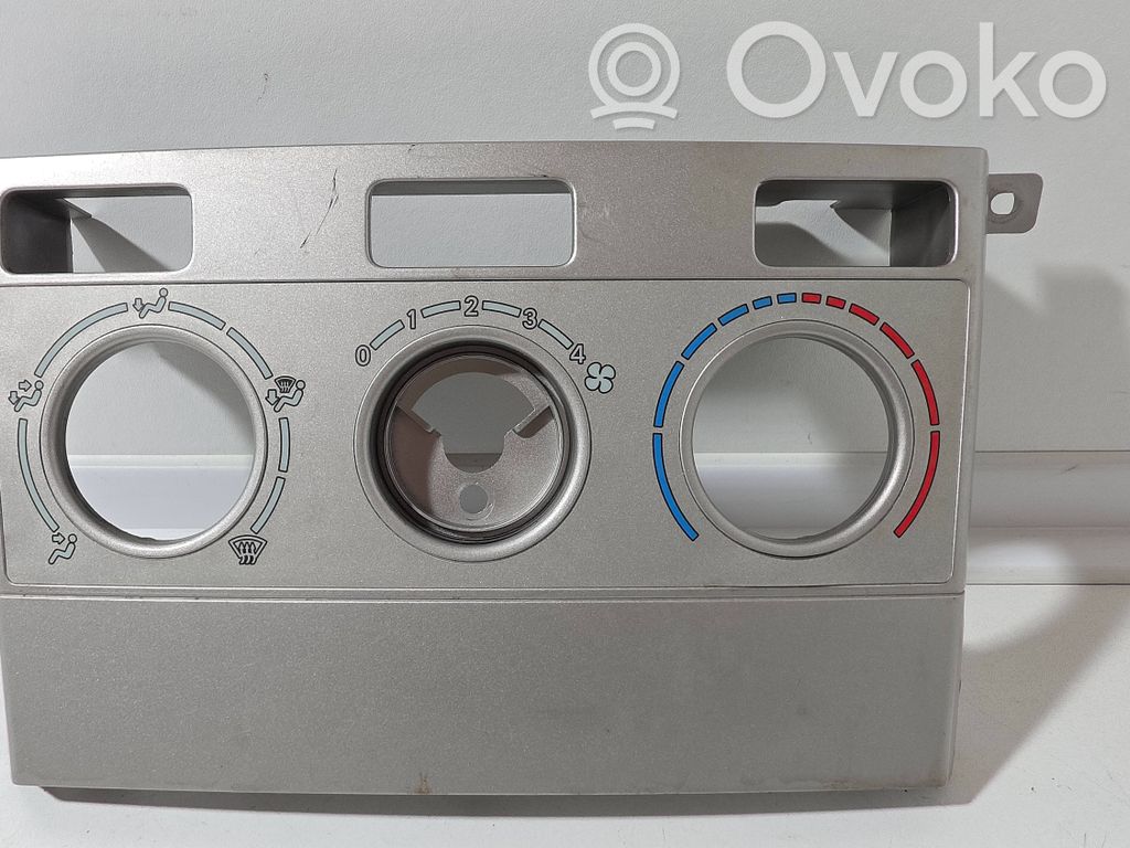 Toyota Corolla Verso AR10 Panel klimatyzacji / Ogrzewania 