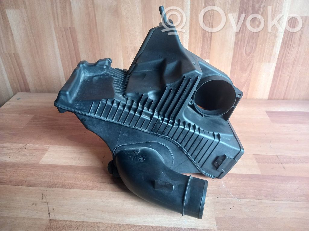 Renault Clio III Air filter box 