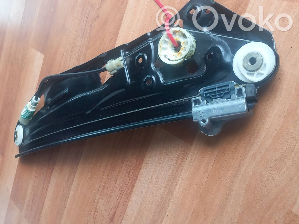 BMW 7 E65 E66 Mecanismo para subir la puerta trasera sin motor 