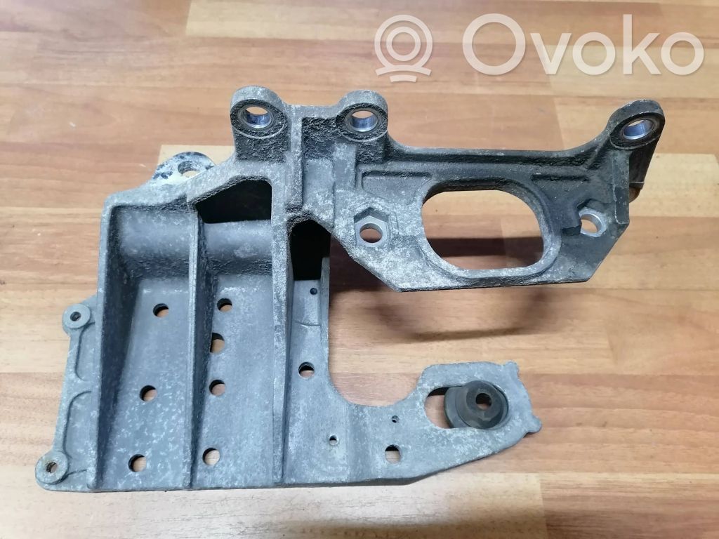 Nissan Qashqai Gearbox mounting bracket 