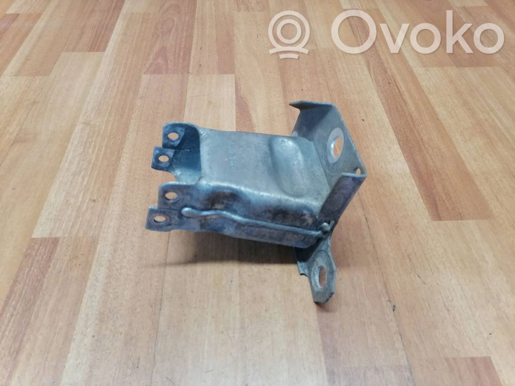 Renault Modus Front bumper mounting bracket 