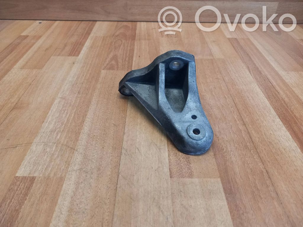 Jaguar XF X250 Engine mounting bracket 
