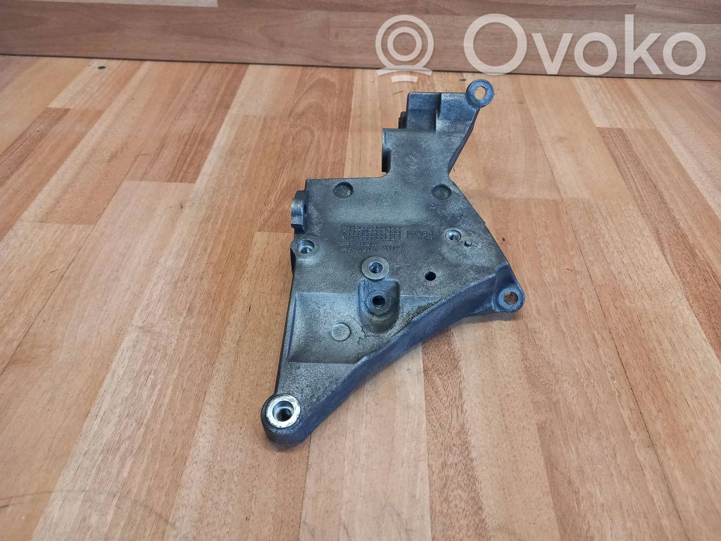 Jaguar XF X250 Power steering pump mounting bracket 