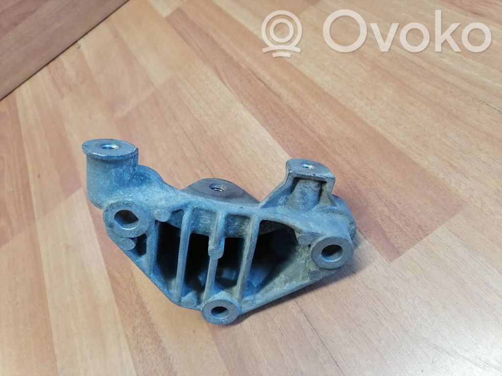Engine mounting bracket   8200292833