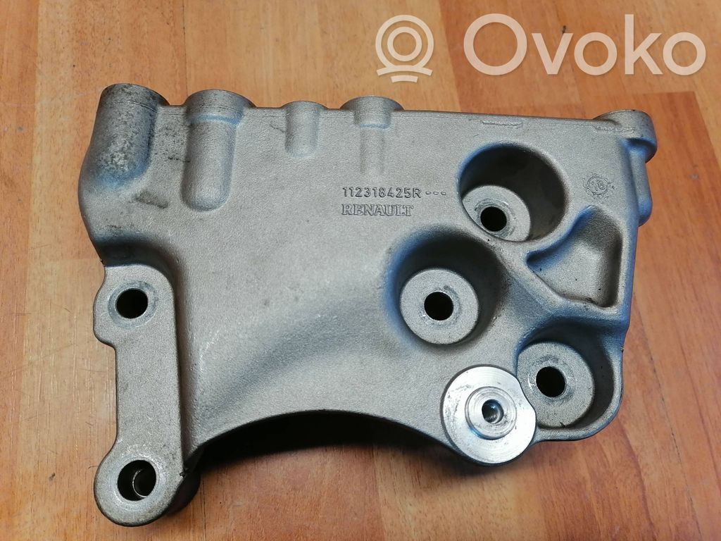 Renault Megane IV Engine mounting bracket 