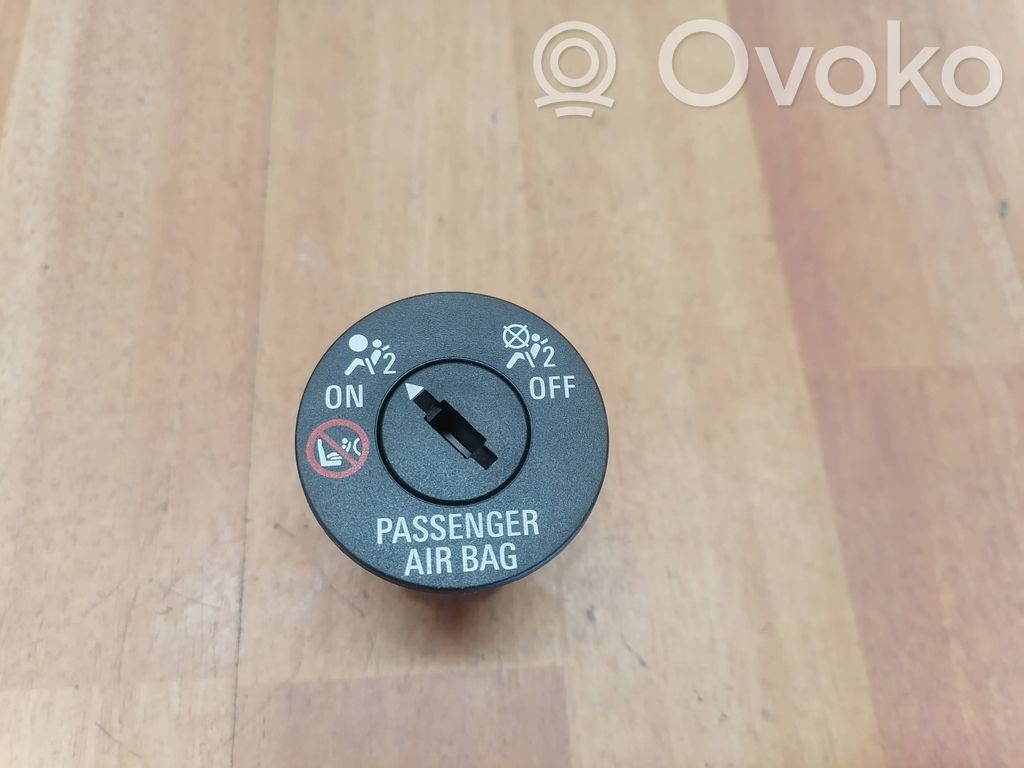 Opel Astra K Passenger airbag on/off switch 