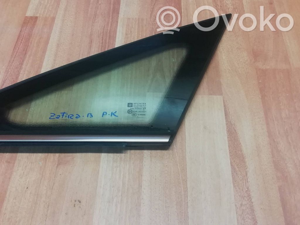 Opel Zafira B Szyba przednia karoseryjna trójkątna 