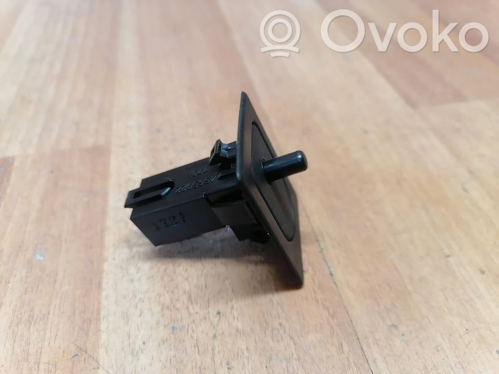 Chrysler 300 - 300C Glove box light 