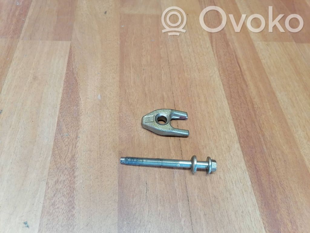 Renault Trafic II (X83) Abrazadera del inyector de combustible 
