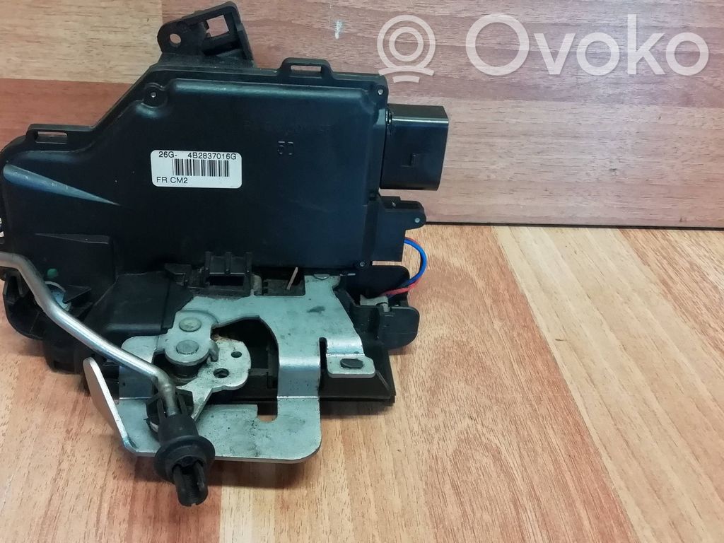 Audi A6 Allroad C5 Front door lock 