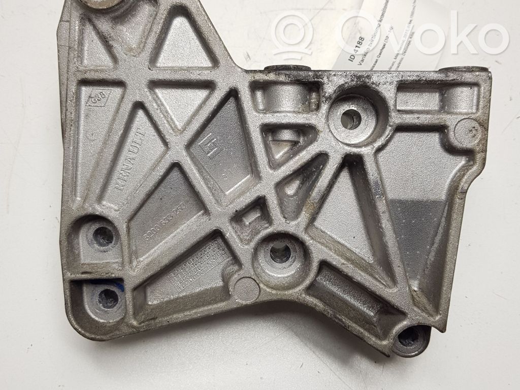Nissan Qashqai Engine mounting bracket 