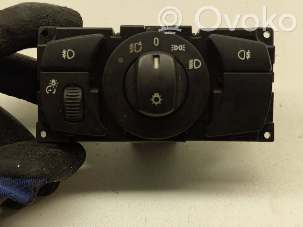 Light switch   6953733,33290503