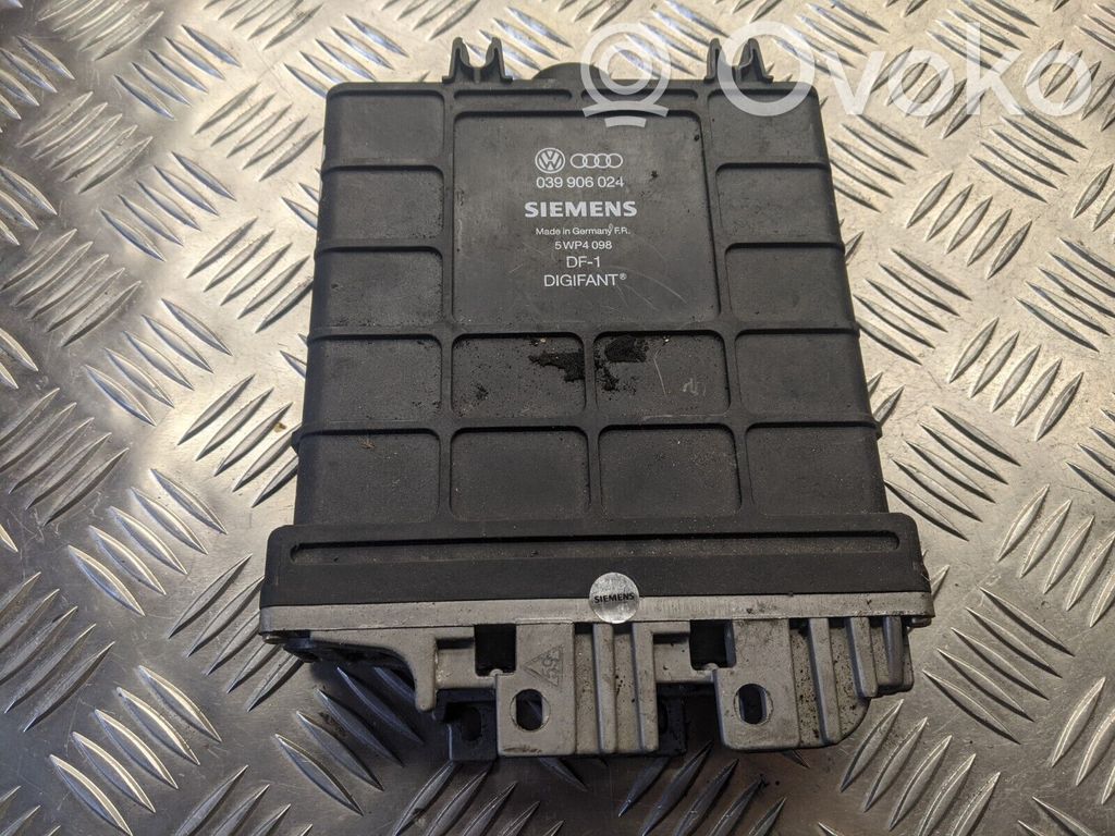 Audi 100 S4 C4 Engine control unit/module 