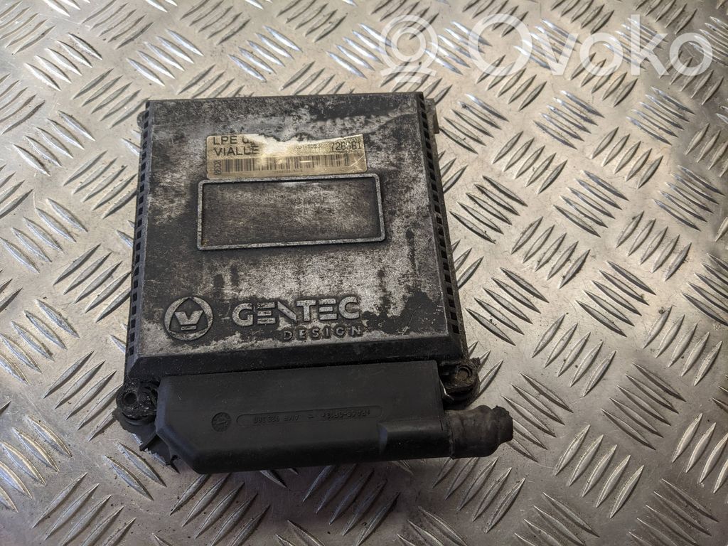 Volkswagen PASSAT B7 Engine control unit/module 