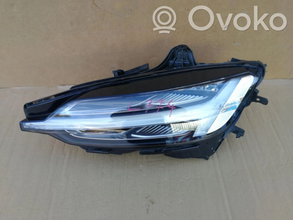 Volvo V60 Lampa przednia 