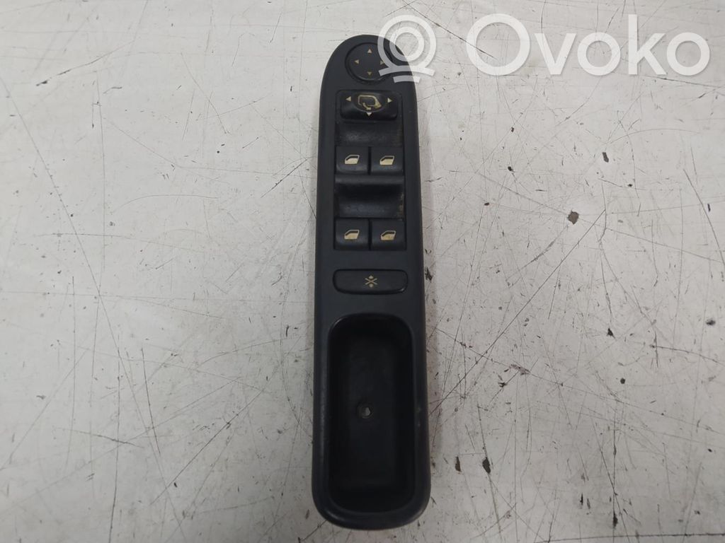 Peugeot 307 Electric window control switch 