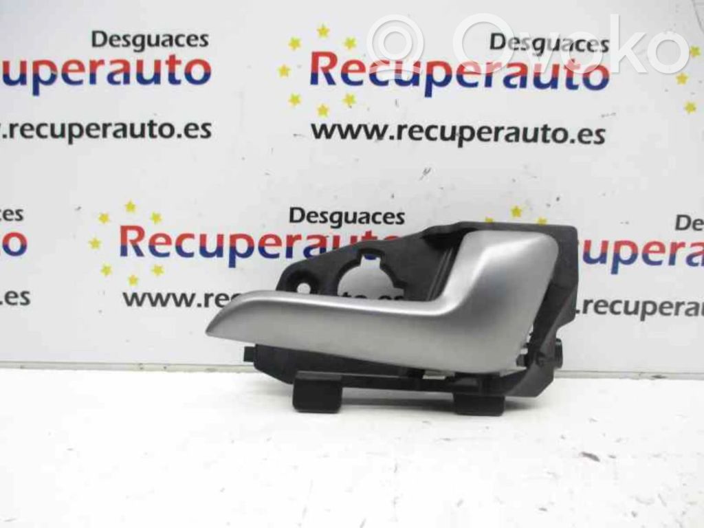Manecilla interna puerta delantera   836201W010