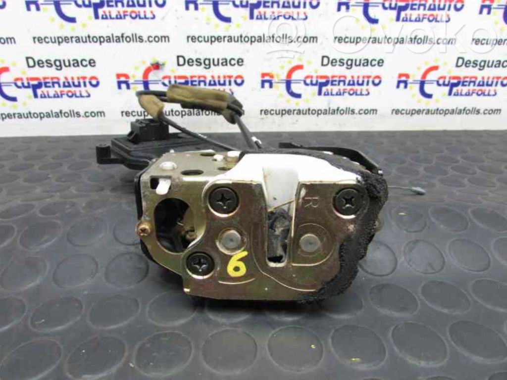 Cerradura de puerta trasera
