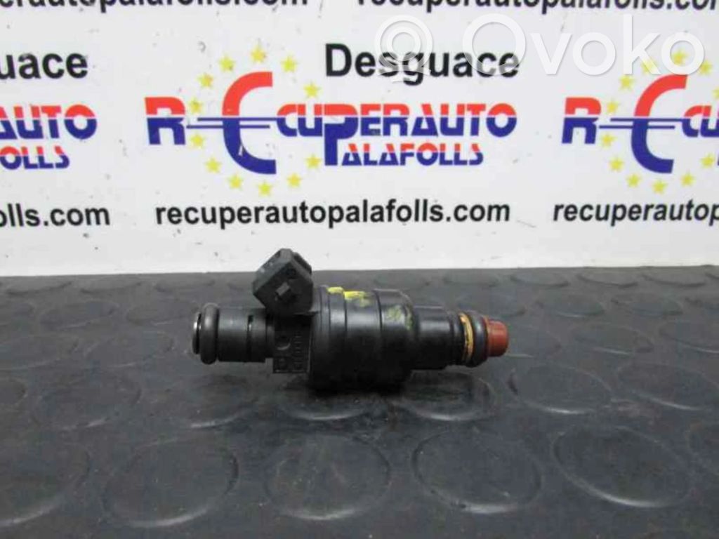 Inyector de combustible   058133551A