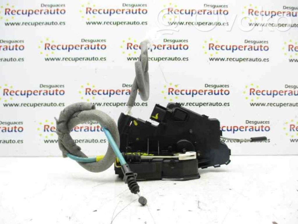 Cerradura de puerta trasera