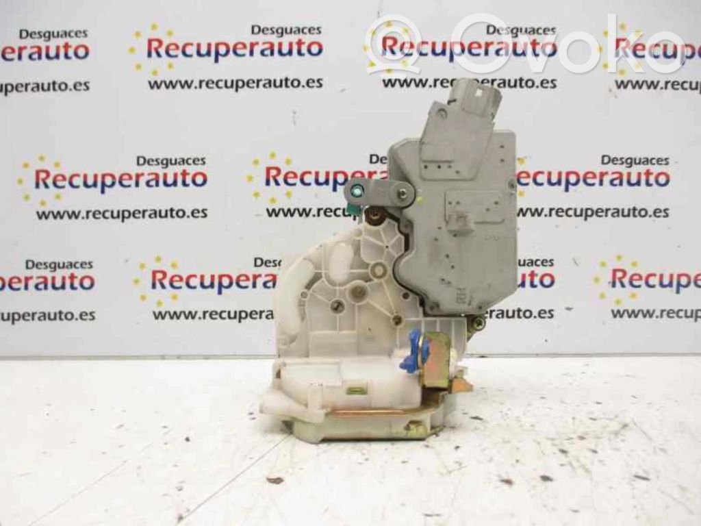 Cerradura de puerta trasera