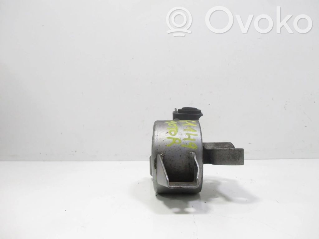 Opel Corsa D Engine mounting bracket 