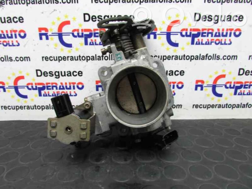 Throttle valve   E0T41572