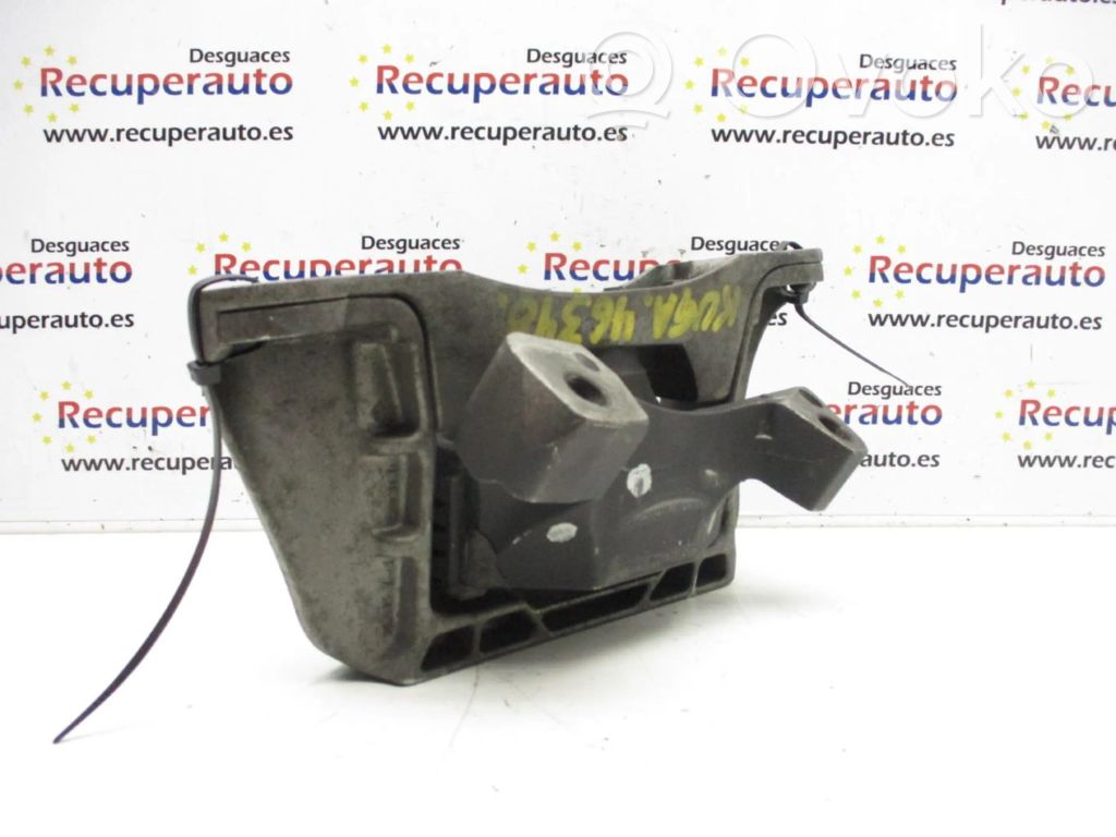 Engine mounting bracket   3M516037A