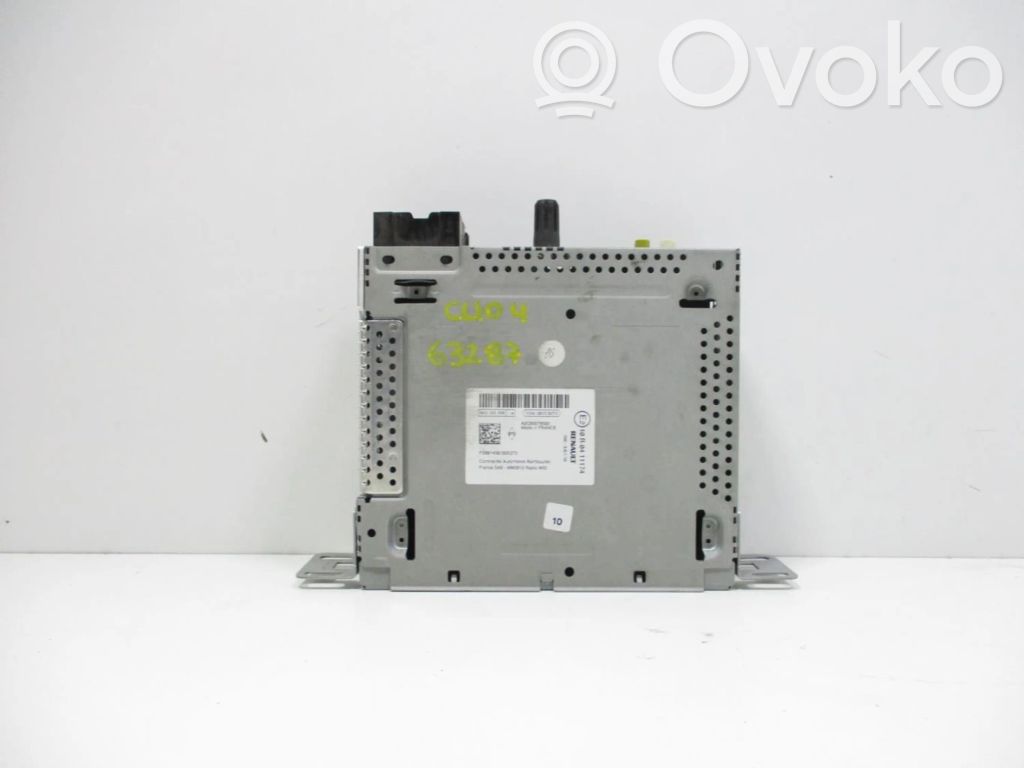 Renault Clio III GPS navigation control unit/module 