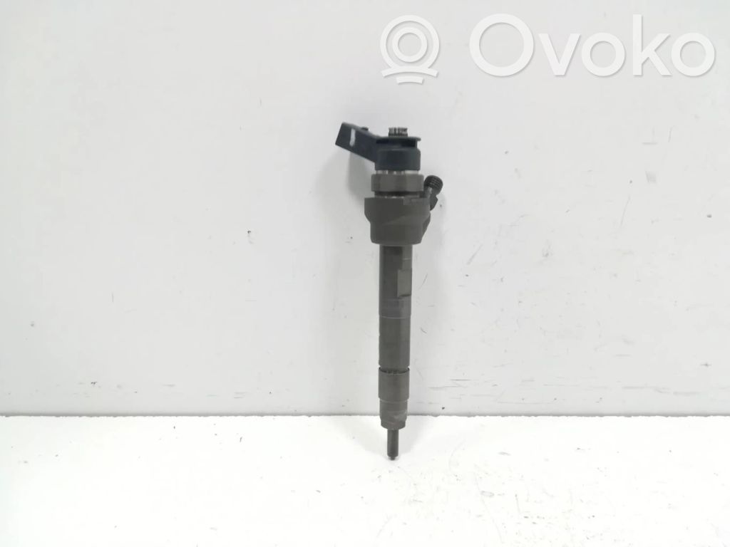Fuel injector   7798446