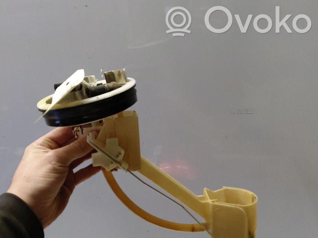 Audi A4 S4 B5 8D Bomba interna de combustible 