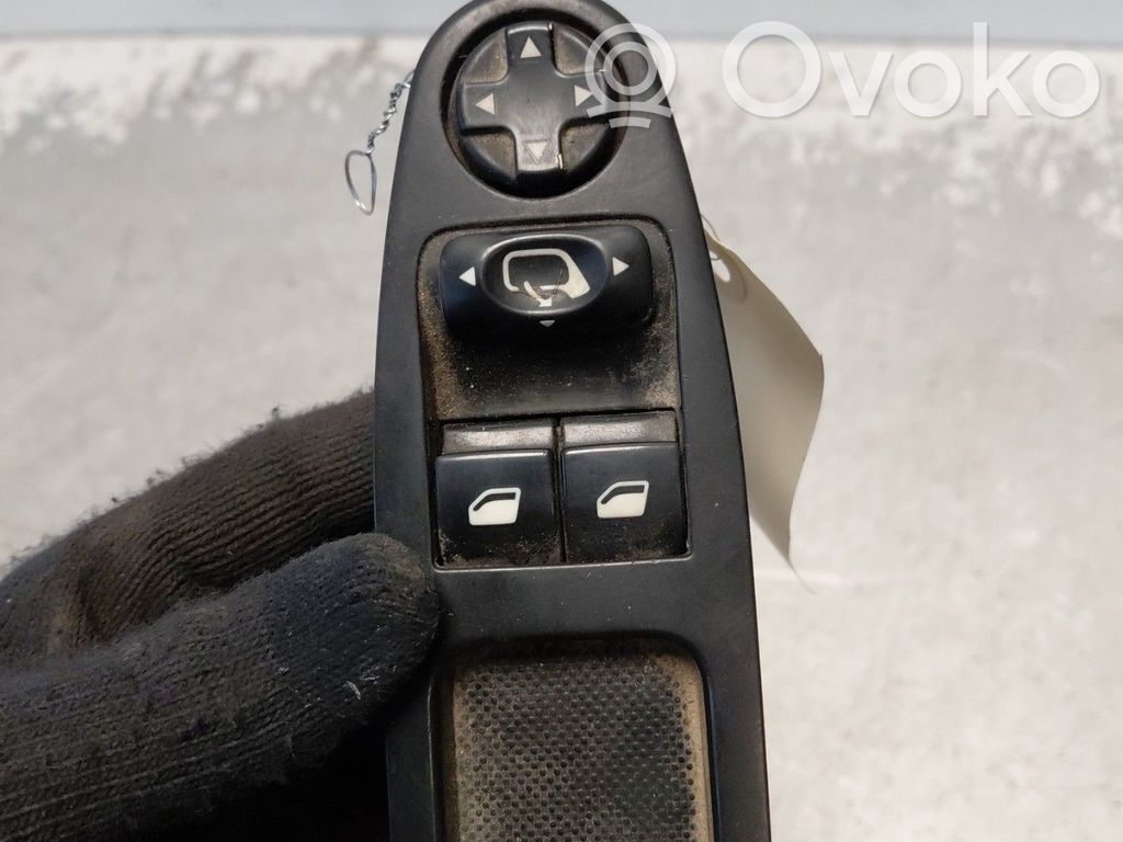 Electric window control switch   00006554ZL