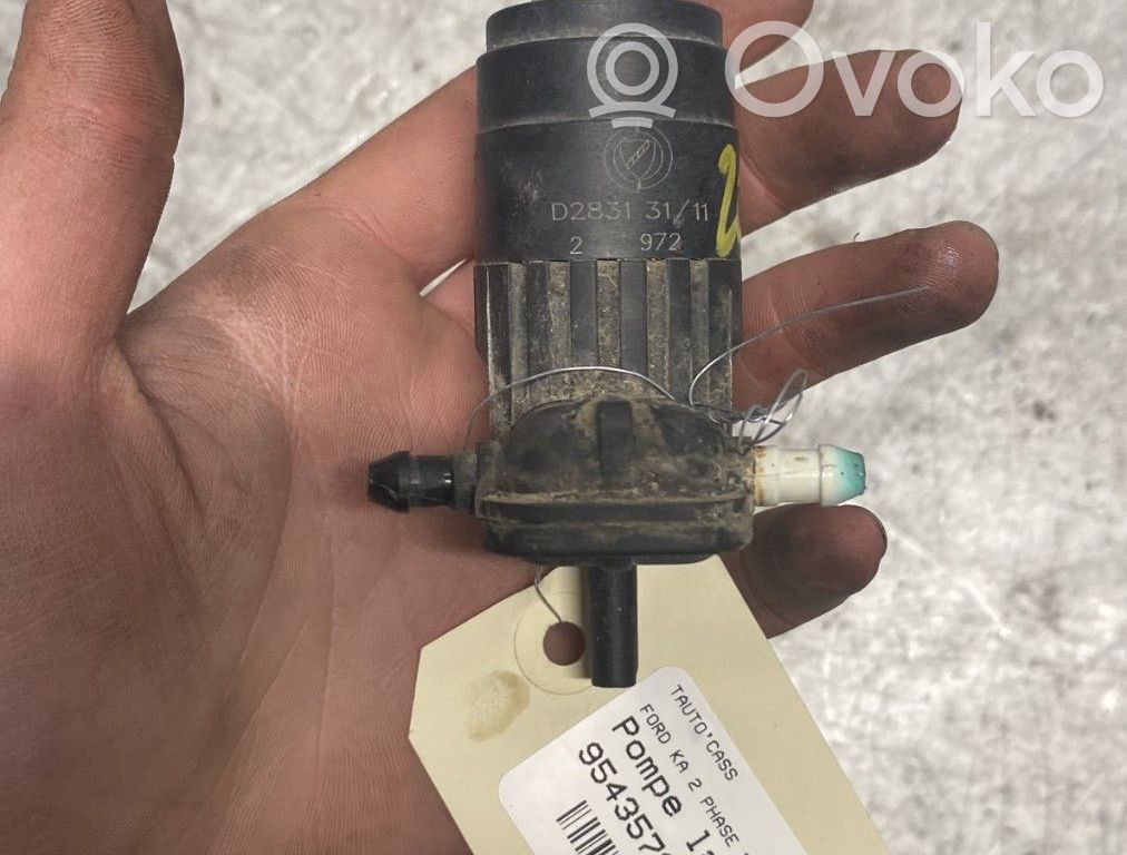 Windscreen/windshield washer pump   1554057